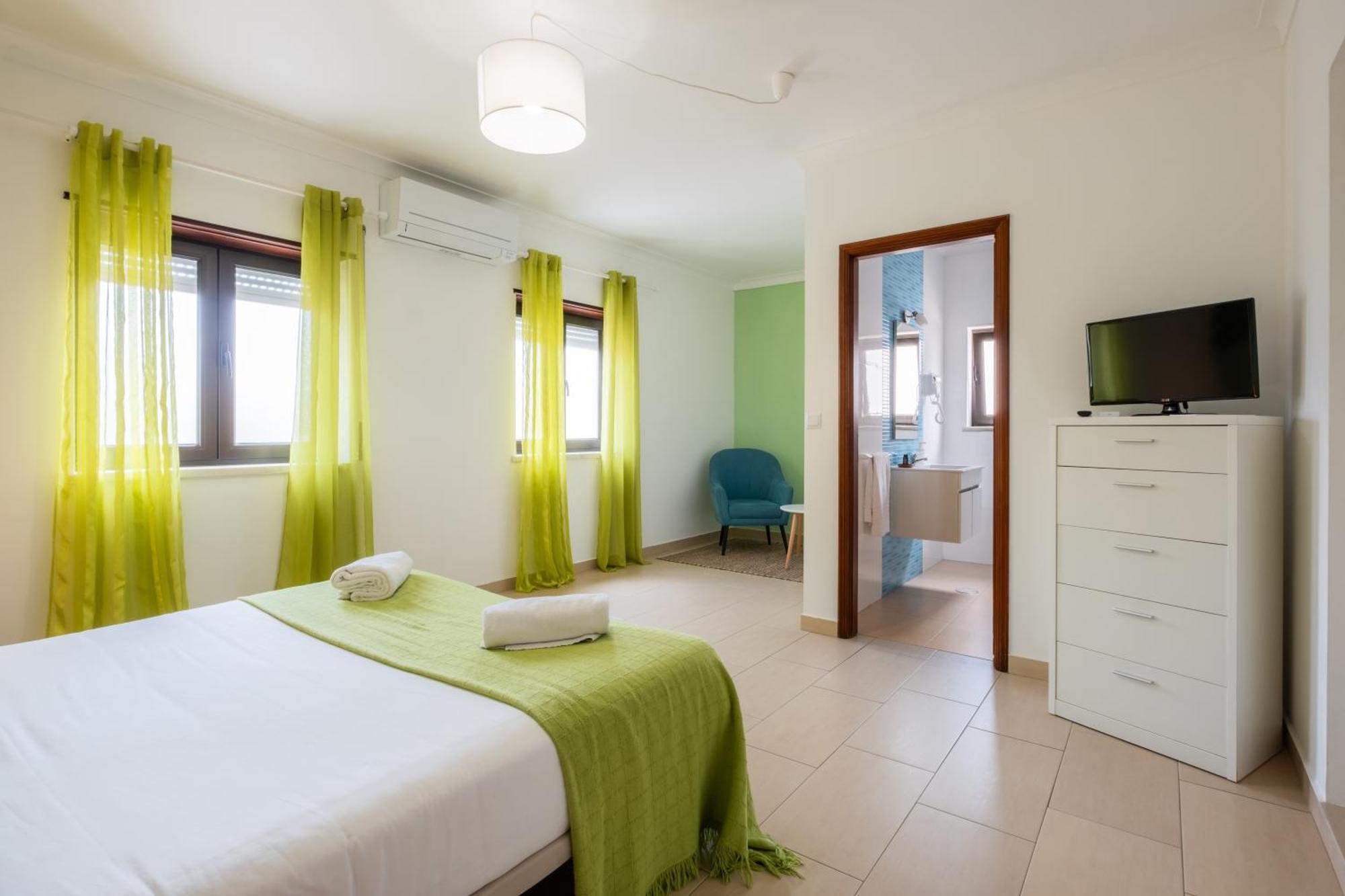 West Side Guesthouse Peniche Kültér fotó